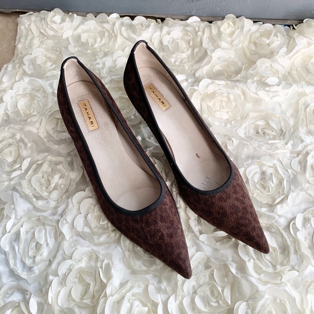 Tahari Dottie Pumps Size 8